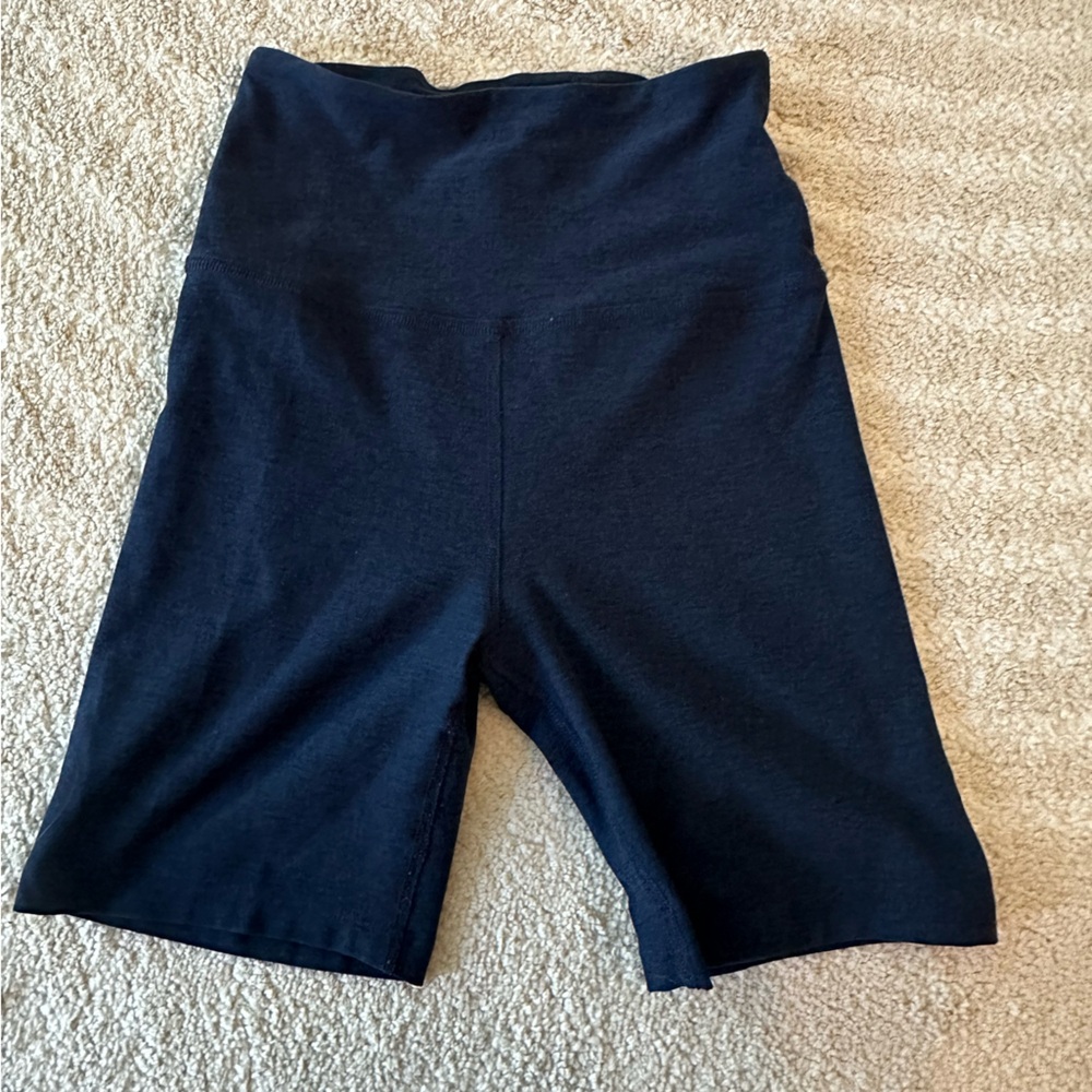 Beyond yoga biker shorts in Navy
